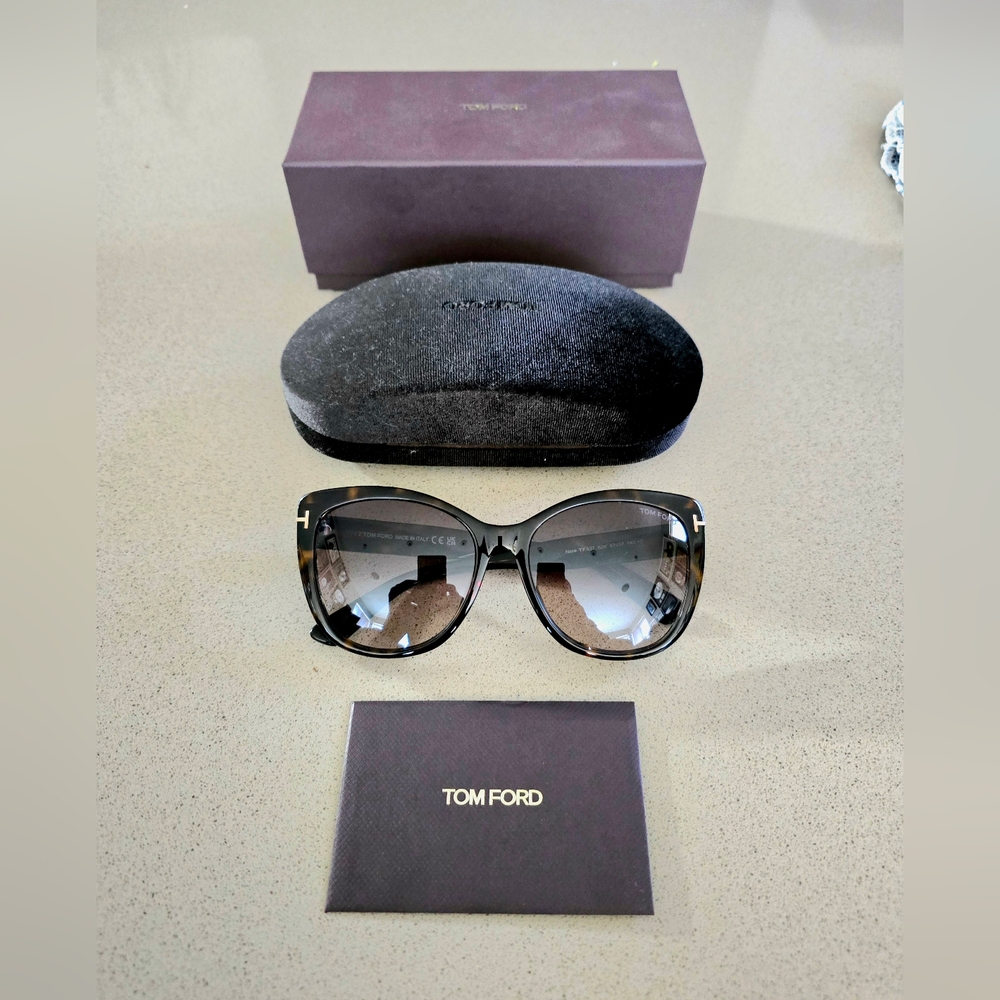 LIKE NEW Tom Ford Nora Sunglasses Tortoise Shell TF937 52K 57 17 140 3